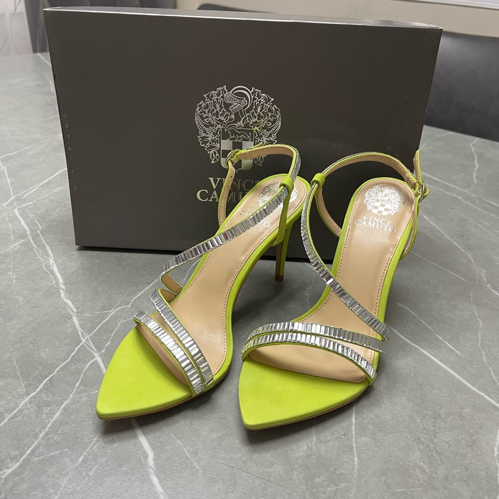 New Vince Camuto Lime Suede Sandals Sz. 6.5
